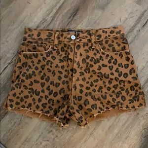A&F Annie high rise leopard print shorts